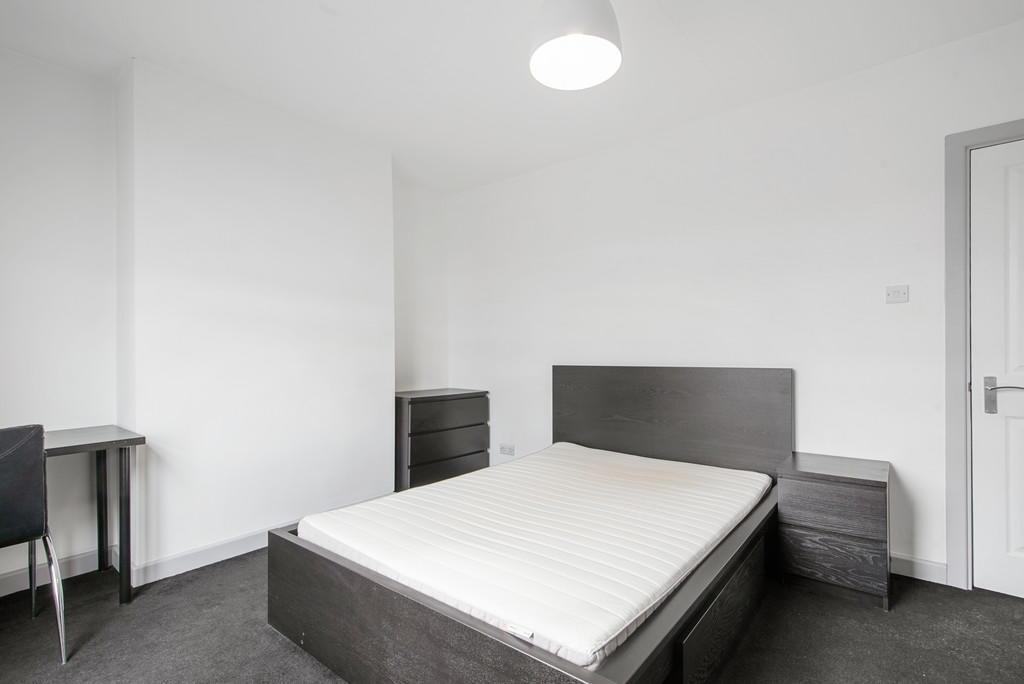 Bright and tidy double bedroom featuring a mode...
