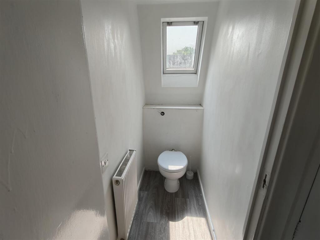Toilet.jpg