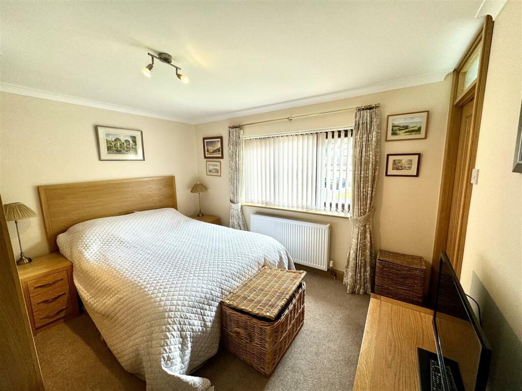 BEDROOM 2