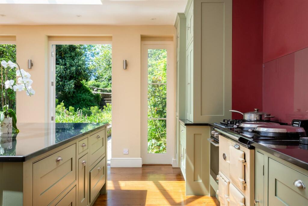 119 - Chipping Croft - GL8 8DQ - Web.jpg