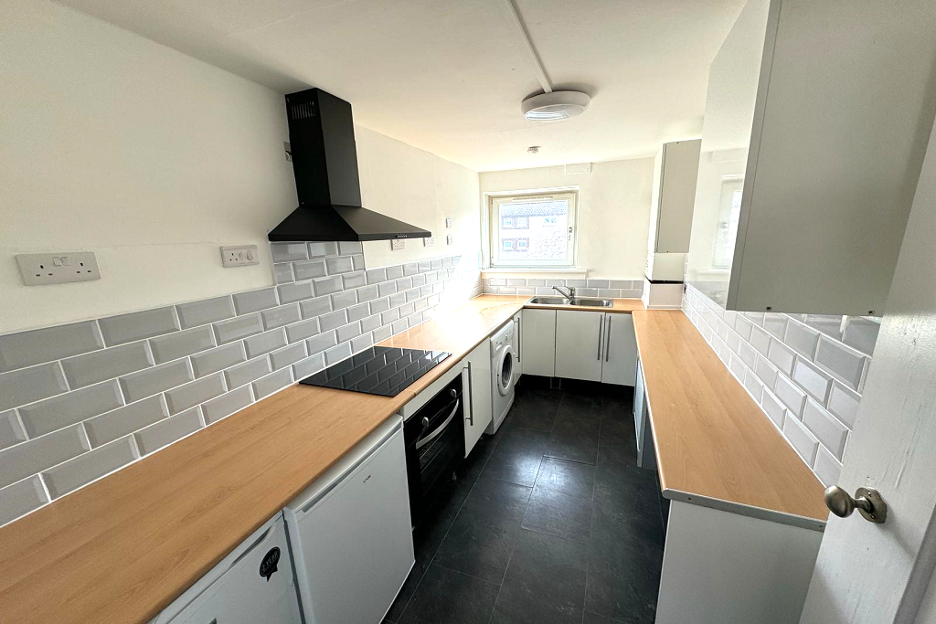 FITTED KITCHEN