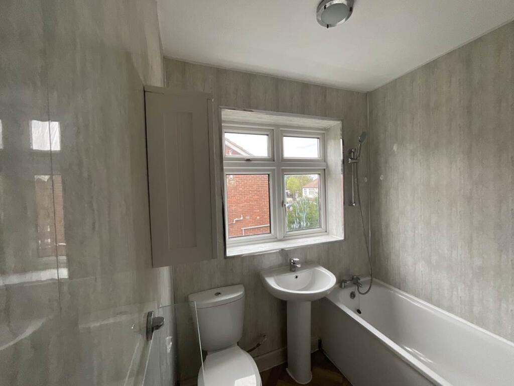 57 Roding Lane North
