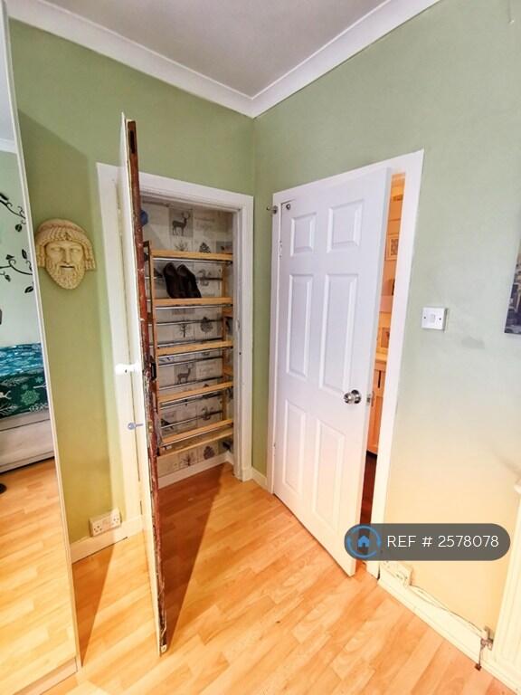 Bedroom 2 - Wall Built-In Shoe Rack