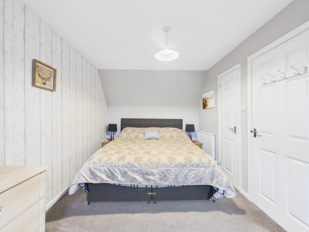 CAM03481G0-PR0122-STILL026