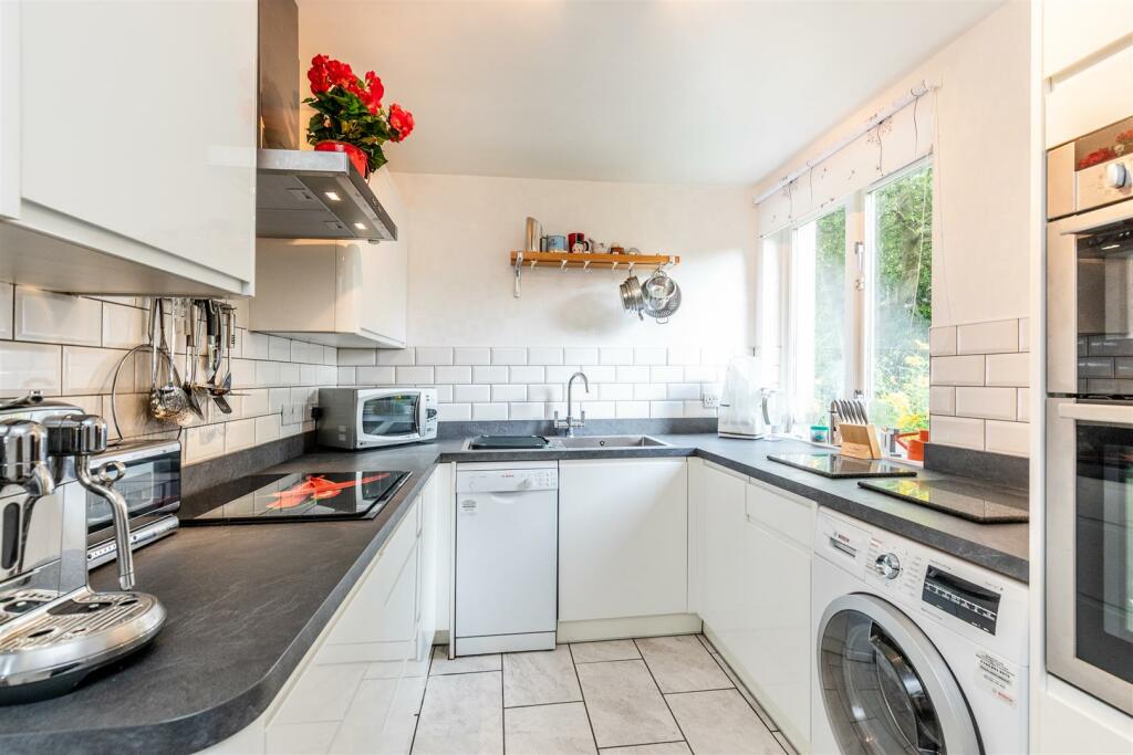 Carfax Court Redland Kitchen 2.jpg