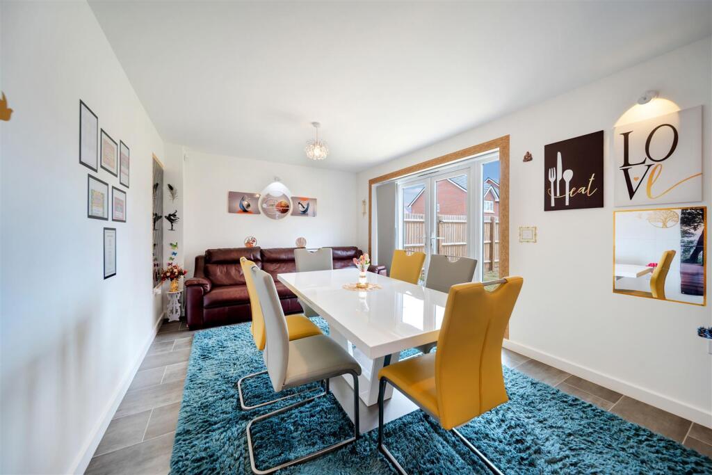 27 Thistledown Cresc-44.jpg