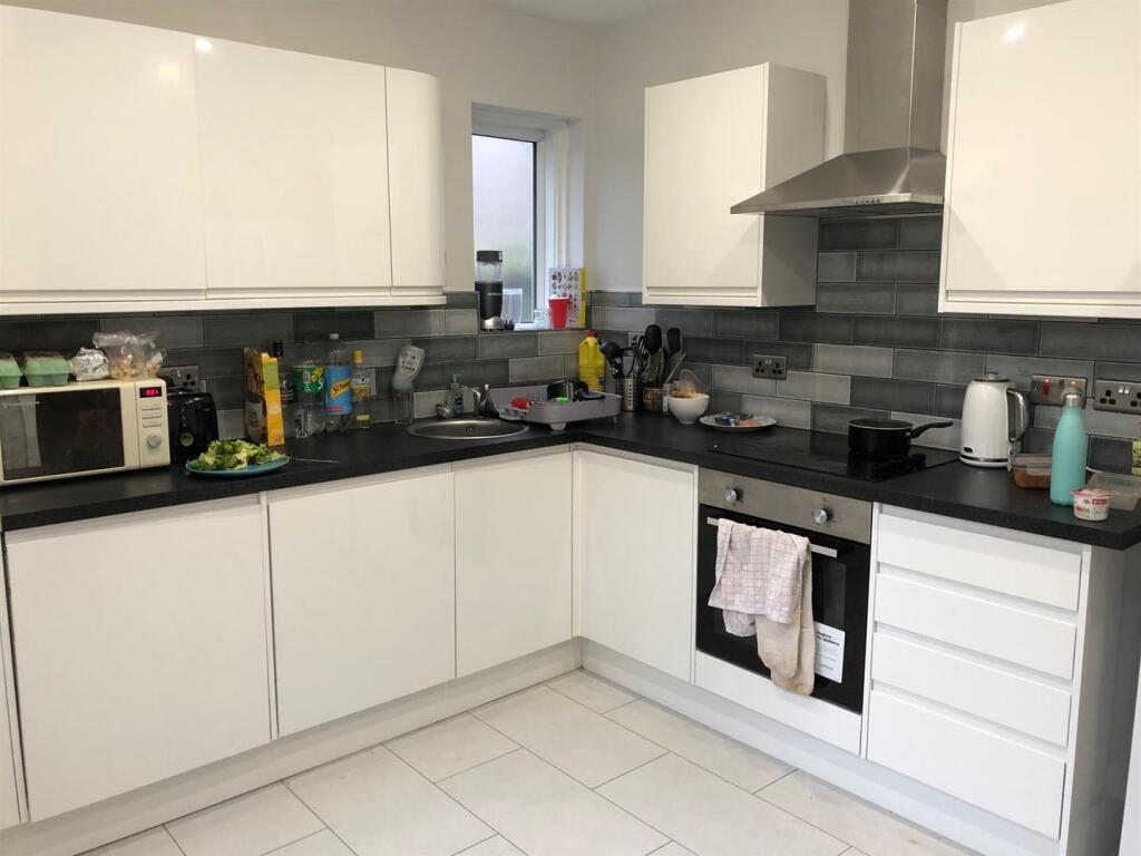 kitchen 3.jpg