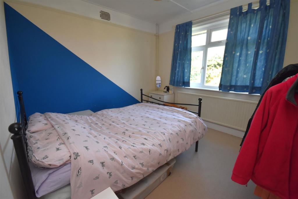 Bed 3.JPG