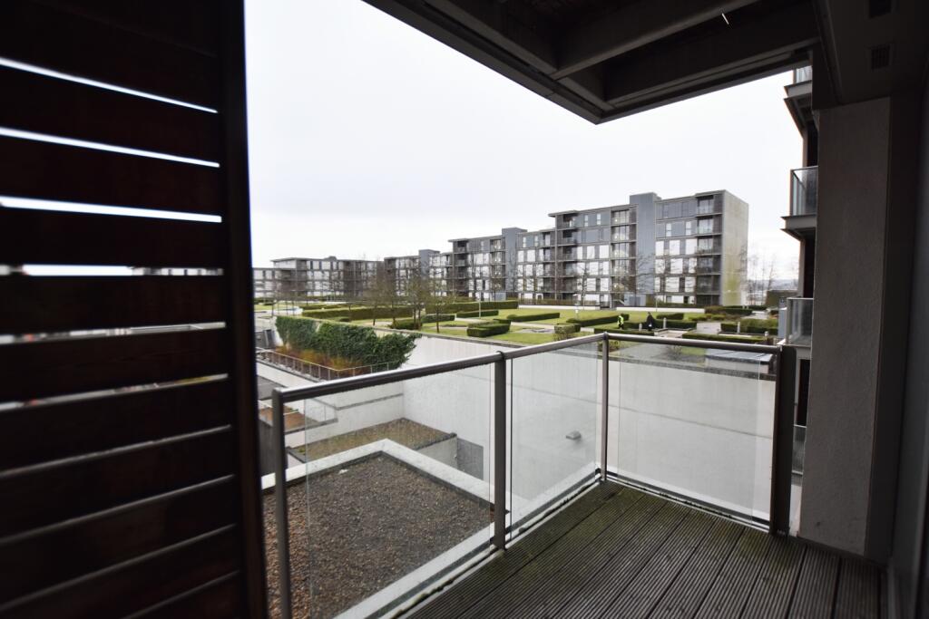 21 Amethyst House balcony