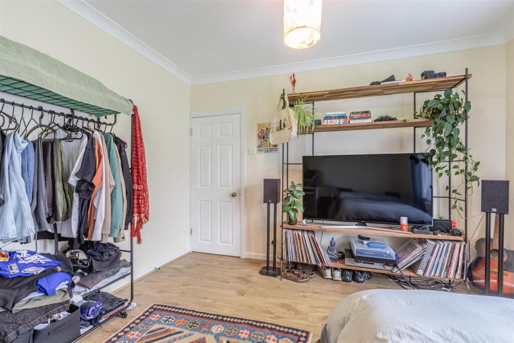 358 Molesey Road, KT12 3PG - 2.jpg