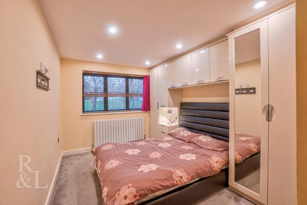 30 Carsington Crescent (30).jpg