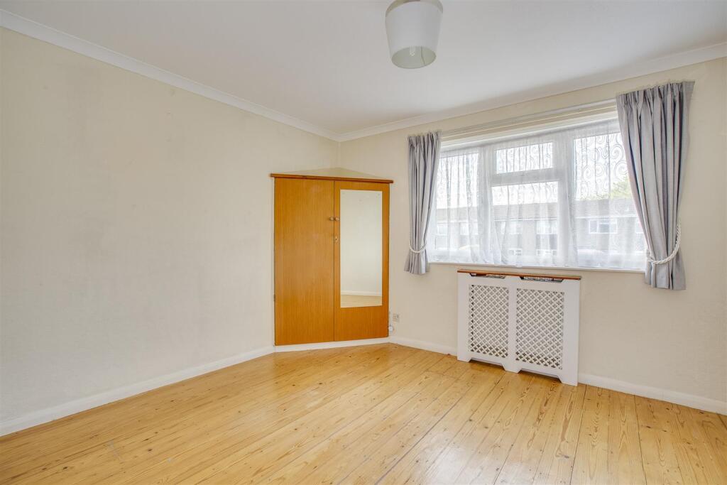 32 Ash Road, HP12 4SW-4.jpg