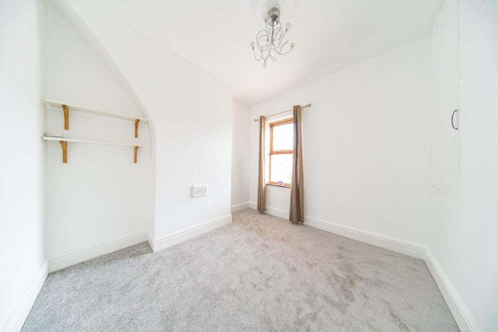 46 Columbia Road bedroom 2.jpg