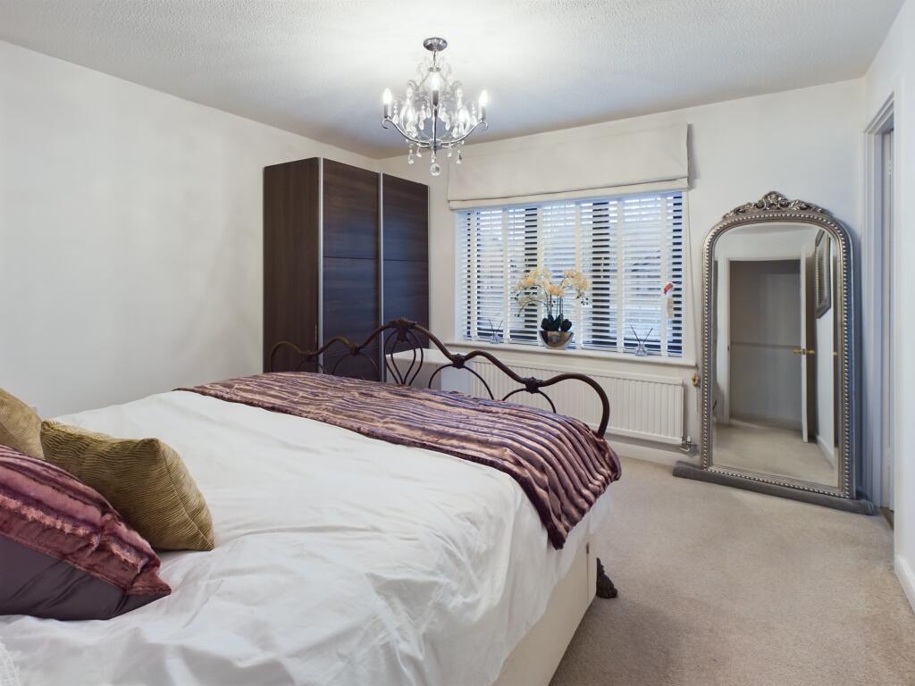 CAM02519G0-PR0203-STILL011