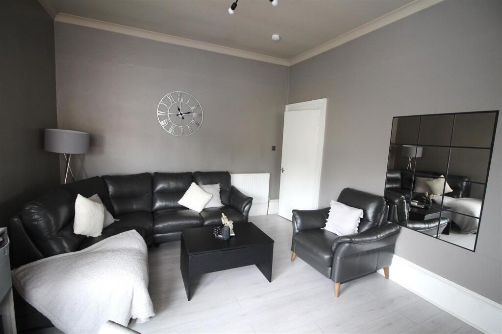 lounge 4.JPG