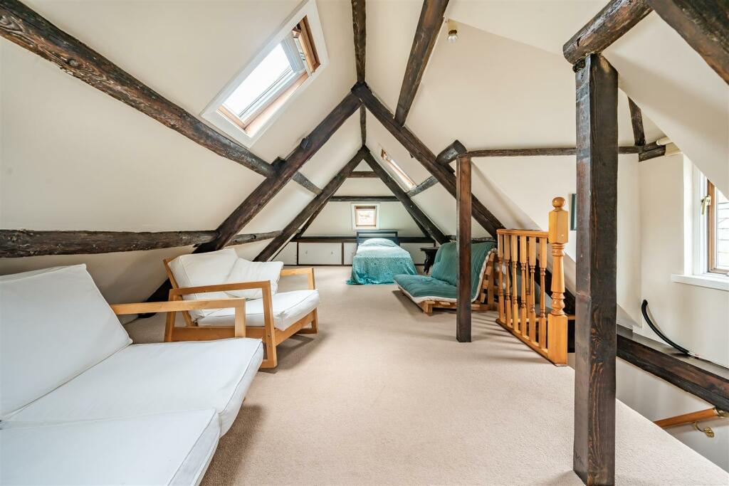 Loft Room 1.jpg