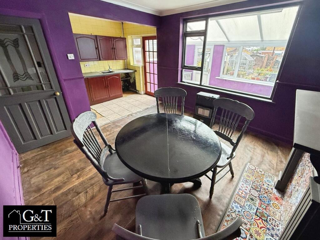 DINING ROOM/KITCHEN