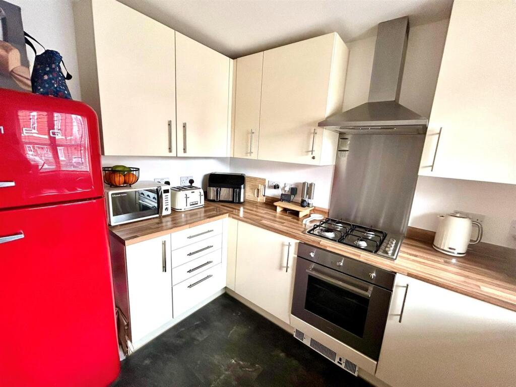Kitchen2.jpg