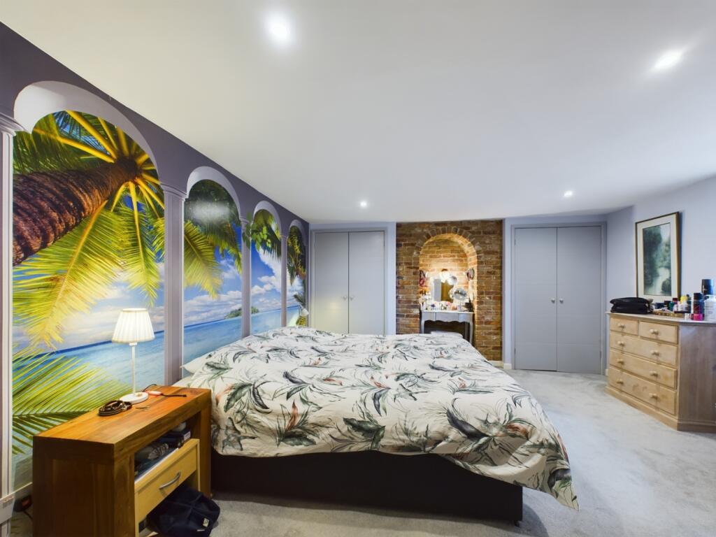 CAM03062G0-PR0029-STILL004