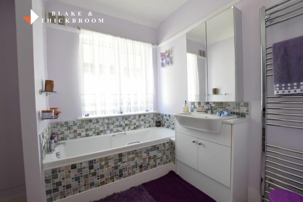 EN SUITE BATHROOM