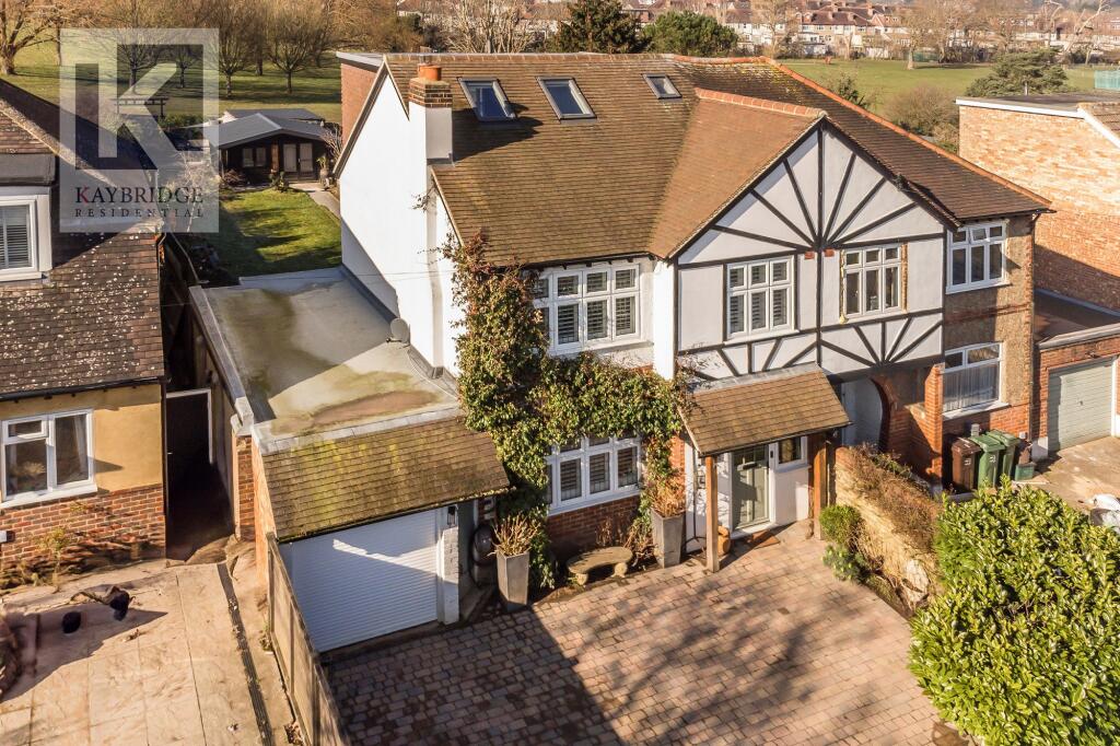 St. Clair Drive, Worcester Park - KT4 8UG