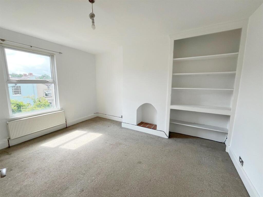 Reception room _ Bed 4 (1).jpg