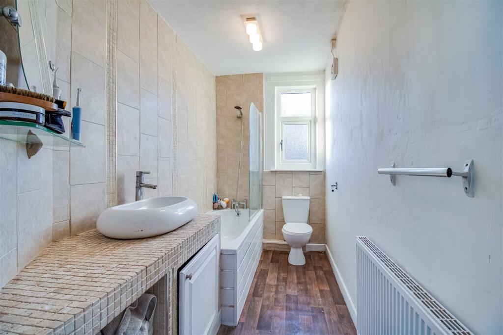 BATHROOM/W.C.