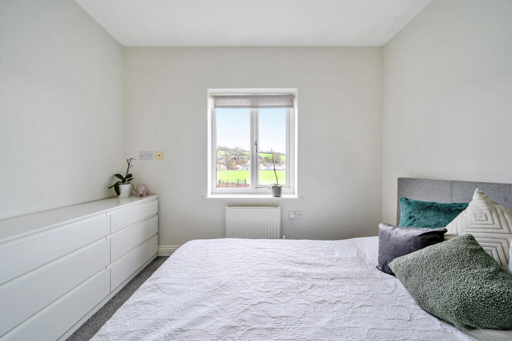 Kings Crescent, Tiverton, Devon, EX16