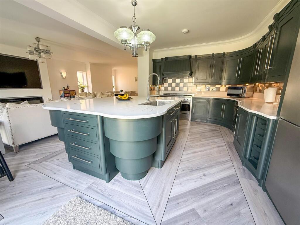 ALTERNATE VIEW OF KITCHEN