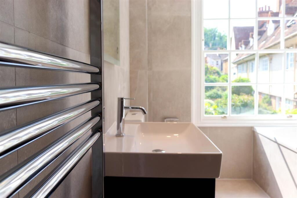 50. Bathroom 1.5.jpg