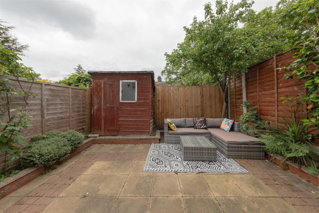 Luton Road, E17