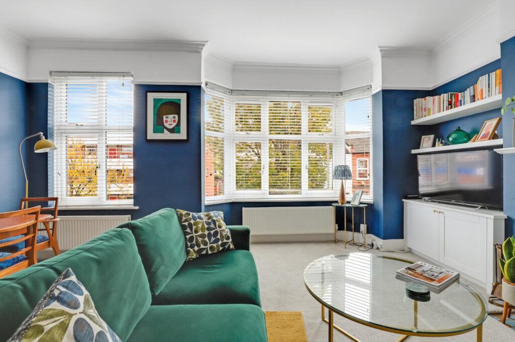 15-9e81JHPropWpen - 12b Royston Road - 10.jpg