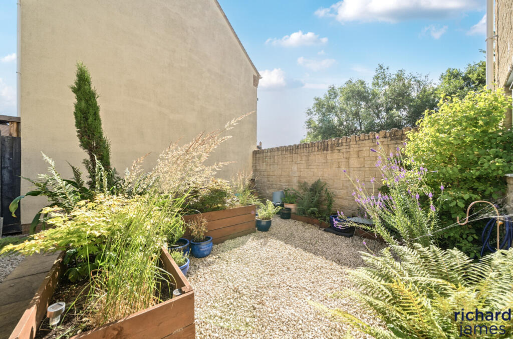 43925e05b078456a99880335205b3170