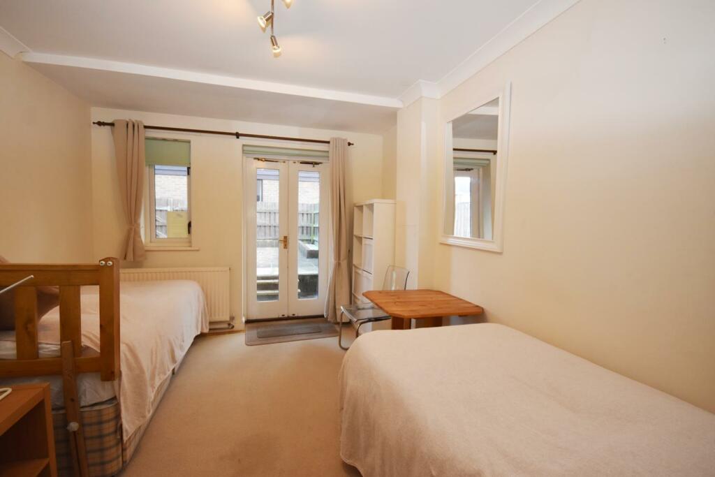 Bedroom 2.JPG