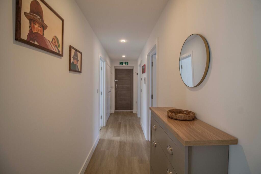 Apartment 7, Saddler Court [Entrance Hall] 01.jpg