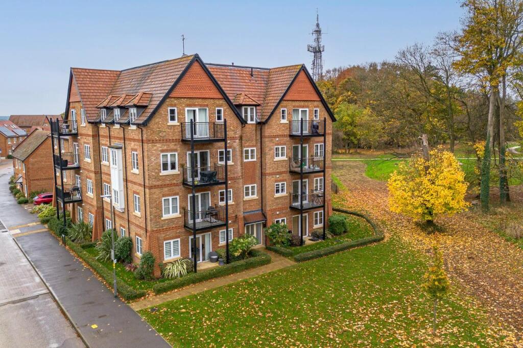 thumbnail_Flat 39 Aspen Rd, HP10 9FA Drone-1.jpg