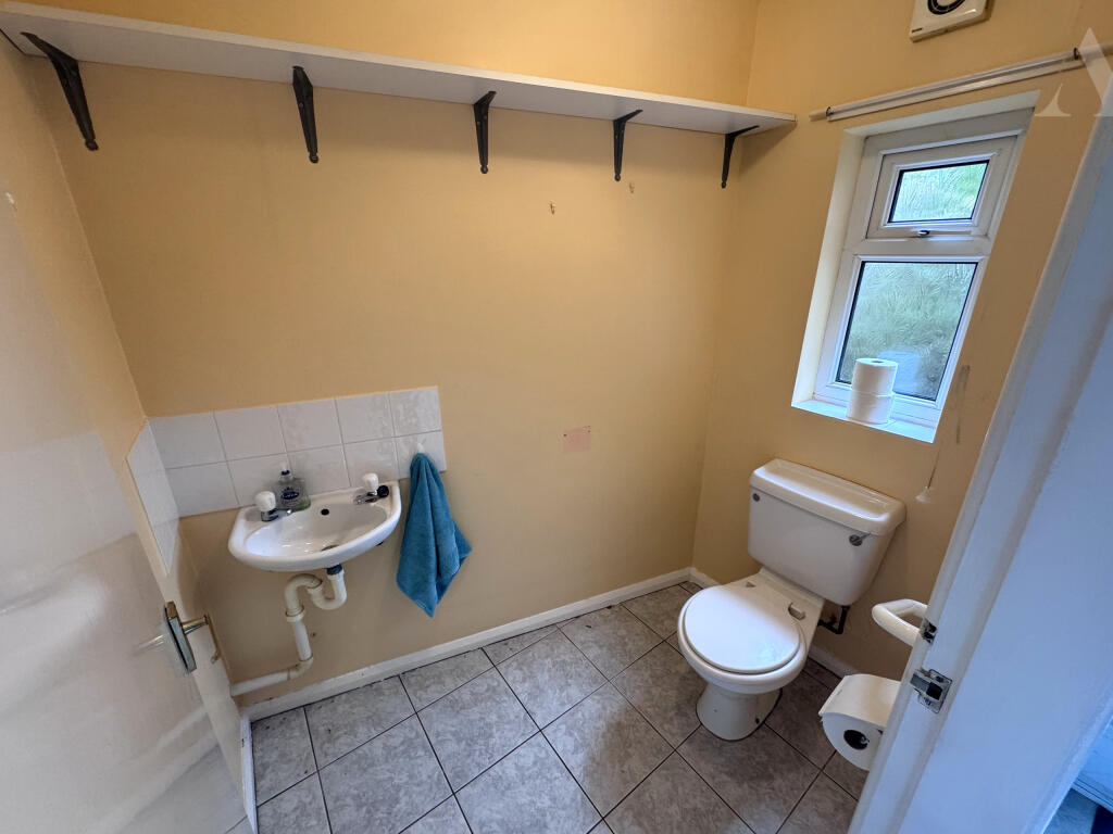 3 Gaydon Road ~Guest wc