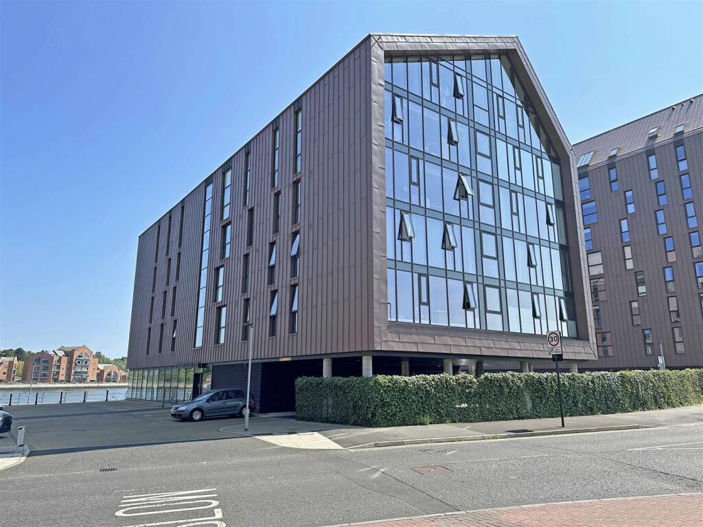 Smokehouse external.jpg