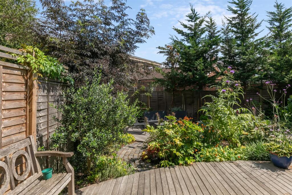 Prebend Gardens, W4 - FOR SALE