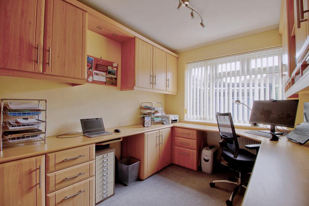 Fitted Study (or potential fifth bedroom)