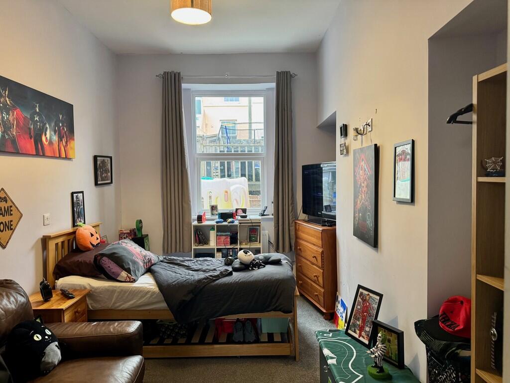 reception room/be...