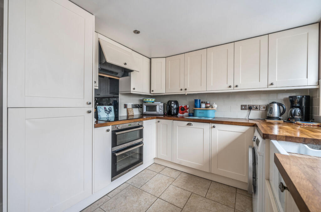 1301985-12-683872...