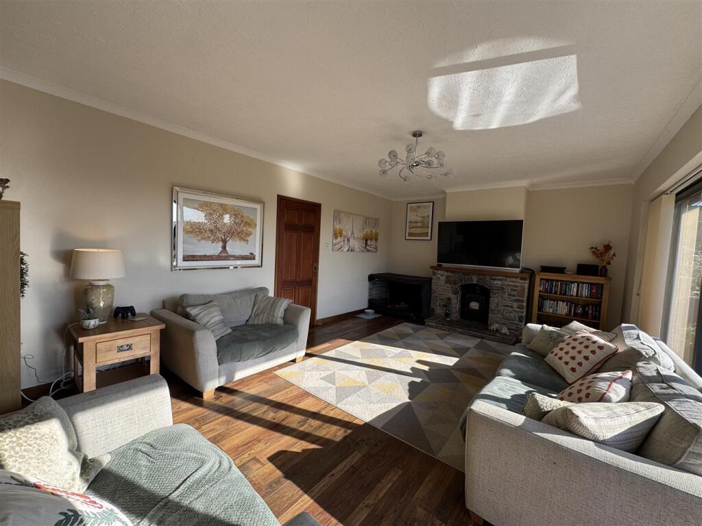A FURTHER ROOM VIEW