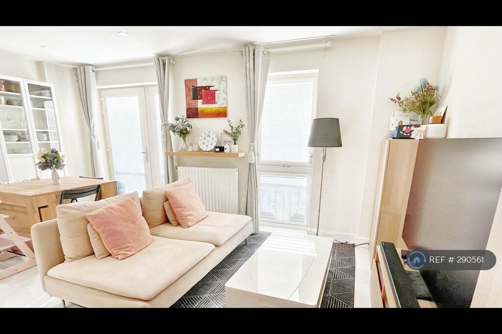 Living/Dinning - Dinning Table/Chairs Not Included