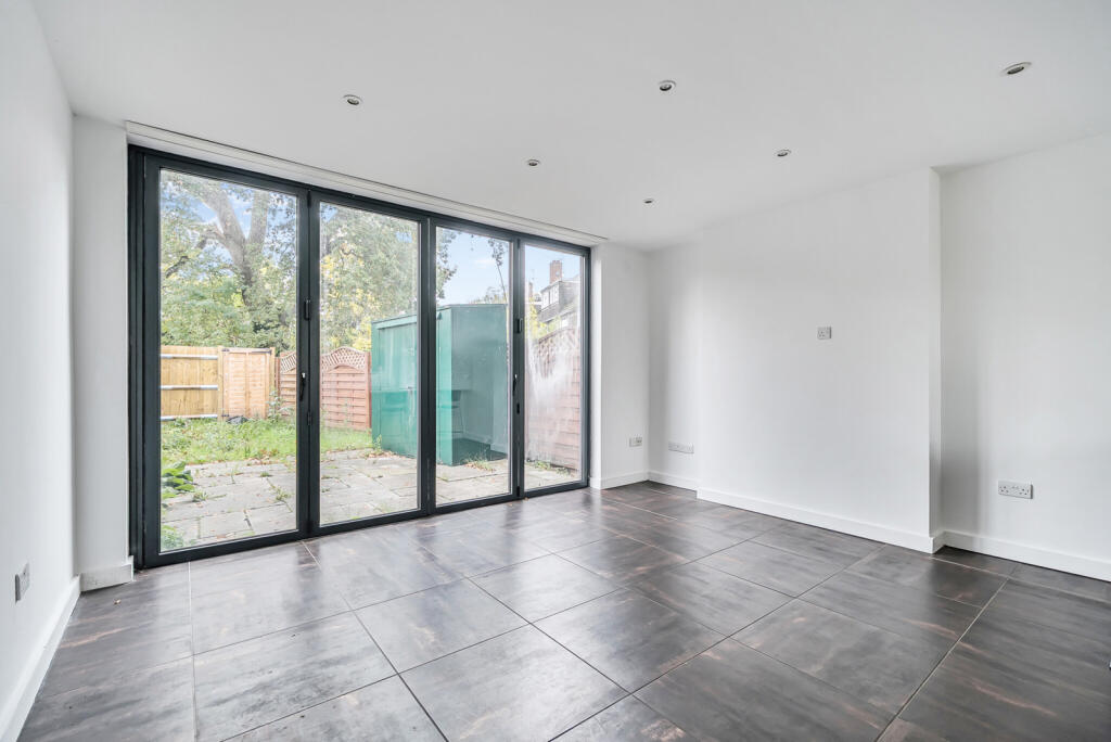 1371760-16-68f8f5...