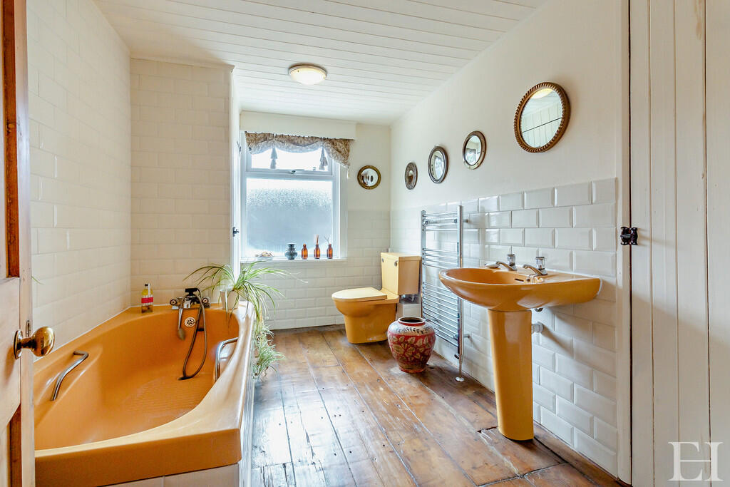 8658492-interiorW...