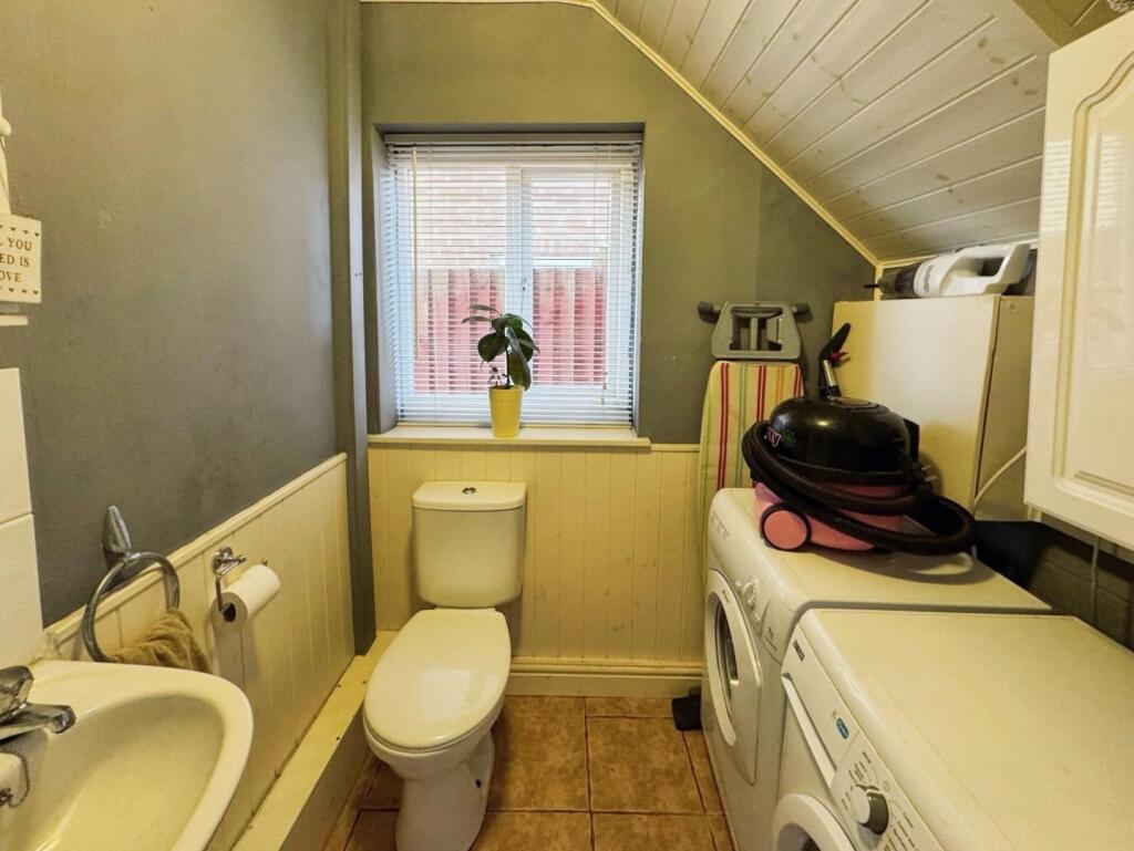 95a0deb2-Downstairs 20WC.jpg