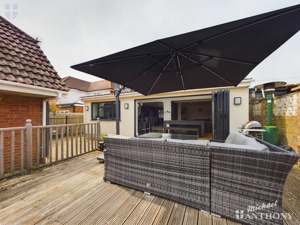 CAM01064G0-PR0399-STILL015