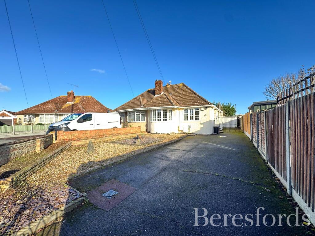 Hazel Close, Hornchurch, RM12