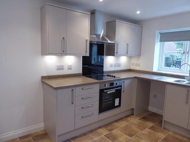 5ParkRdIrthKitchen1
